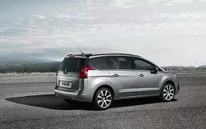   Peugeot 5008 - 2013