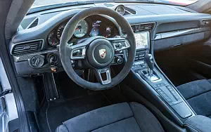   Porsche 911 Carrera GTS - 2017