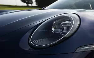   Porsche 911 Carrera Cabriolet (Gentian Blue Metallic) - 2019