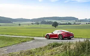   Porsche 911 Carrera Coupe (Guards Red) - 2019