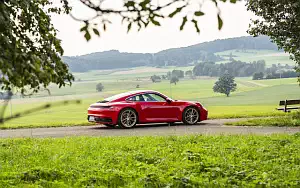   Porsche 911 Carrera Coupe (Guards Red) - 2019