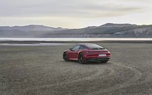   Porsche 911 Carrera GTS - 2021