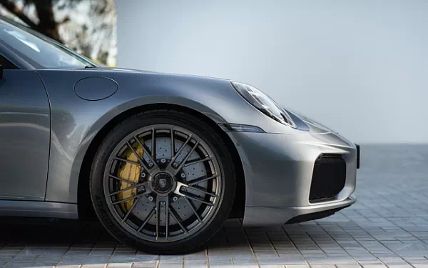   Porsche 911 Turbo S - 2025