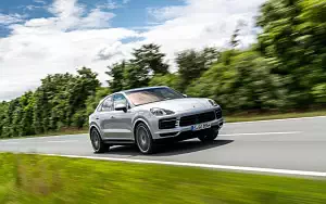   Porsche Cayenne S Coupe (Dolomite Silver Metallic) - 2019