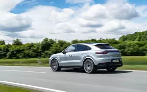   Porsche Cayenne S Coupe (Dolomite Silver Metallic) - 2019