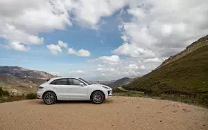  Porsche Macan Turbo (Carrara White Metallic) - 2019