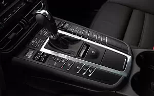   Porsche Macan Turbo (Carrara White Metallic) - 2019
