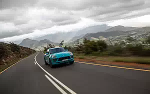  Porsche Macan Turbo (Miami Blue) - 2019