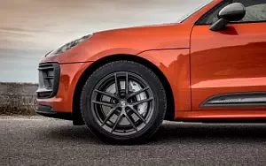   Porsche Macan T (Papaya Metallic) - 2022