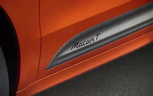   Porsche Macan T (Papaya Metallic) - 2022