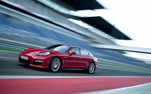   Porsche Panamera GTS - 2012