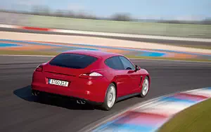   Porsche Panamera GTS - 2012