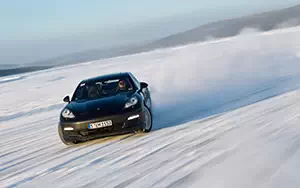   Porsche Panamera 4S - 2013