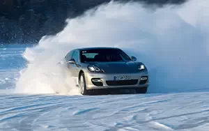   Porsche Panamera 4S - 2013