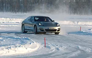   Porsche Panamera 4S - 2013