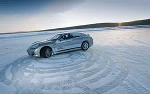   Porsche Panamera 4S - 2013