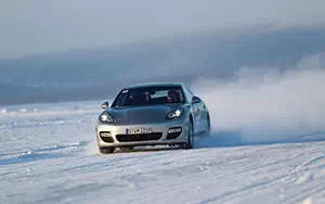   Porsche Panamera 4S - 2013