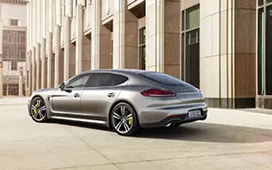   Porsche Panamera Turbo S Executive - 2013