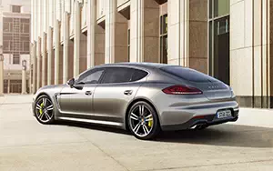   Porsche Panamera Turbo S Executive - 2013