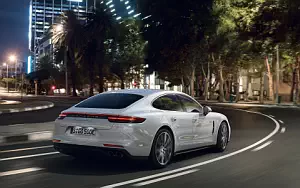   Porsche Panamera Turbo S E-Hybrid - 2017