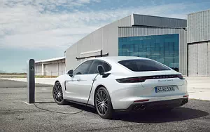   Porsche Panamera Turbo S E-Hybrid - 2017