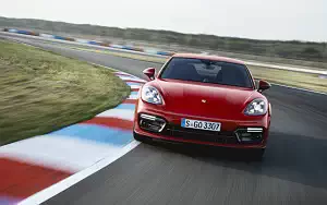   Porsche Panamera GTS - 2018