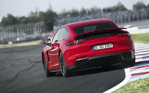   Porsche Panamera GTS - 2018
