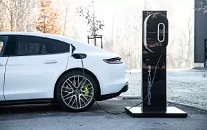   Porsche Panamera Turbo S E-Hybrid (Carrara White Metallic) - 2020