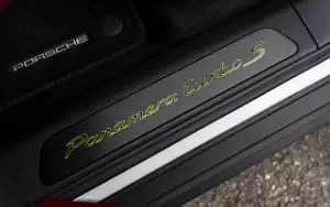   Porsche Panamera Turbo S E-Hybrid (Carrara White Metallic) - 2020