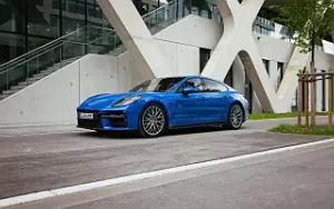   Porsche Panamera 4S E-Hybrid (Lugano Blue) - 2024