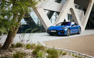   Porsche Panamera 4S E-Hybrid (Lugano Blue) - 2024