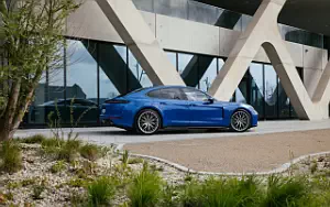   Porsche Panamera 4S E-Hybrid (Lugano Blue) - 2024