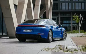   Porsche Panamera 4S E-Hybrid (Lugano Blue) - 2024