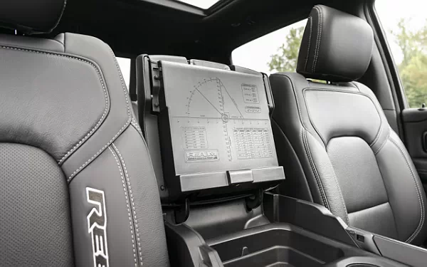 ���� ���������� Ram 1500 Rebel (Billet Silver Metallic/Diamond Black) - 2024