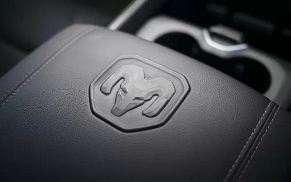 ���� ���������� Ram 1500 Rebel (Billet Silver Metallic/Diamond Black) - 2024