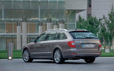   Skoda Superb Combi - 2009