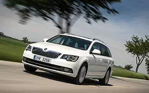   Skoda Superb Combi - 2013