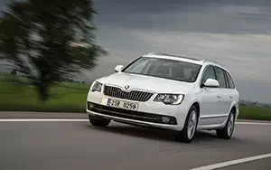   Skoda Superb Combi - 2013