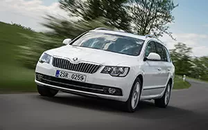   Skoda Superb Combi - 2013