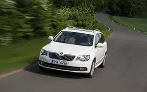   Skoda Superb Combi - 2013