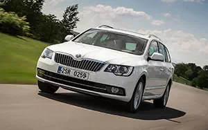   Skoda Superb Combi - 2013