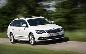   Skoda Superb Combi - 2013
