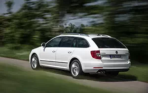   Skoda Superb Combi - 2013