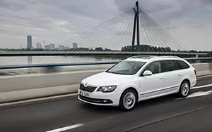   Skoda Superb Combi - 2013