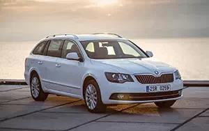   Skoda Superb Combi - 2013