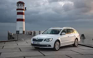   Skoda Superb Combi - 2013
