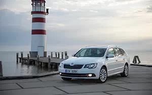   Skoda Superb Combi - 2013