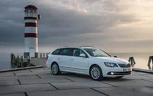   Skoda Superb Combi - 2013