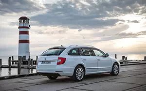   Skoda Superb Combi - 2013
