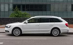   Skoda Superb Combi - 2013